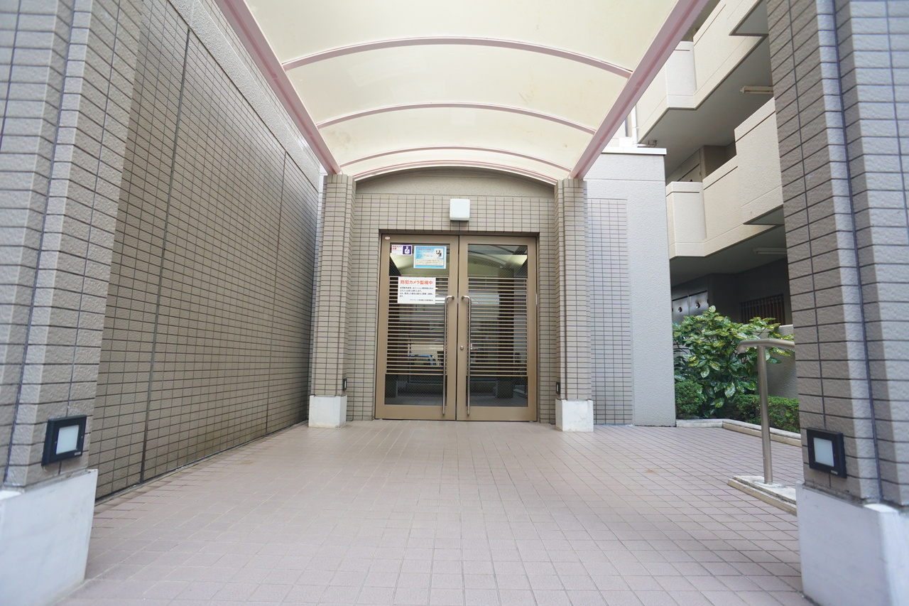 プランヴェール奈良新大宮のエントランス