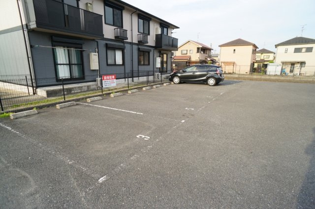 リジェール菅原の駐車場