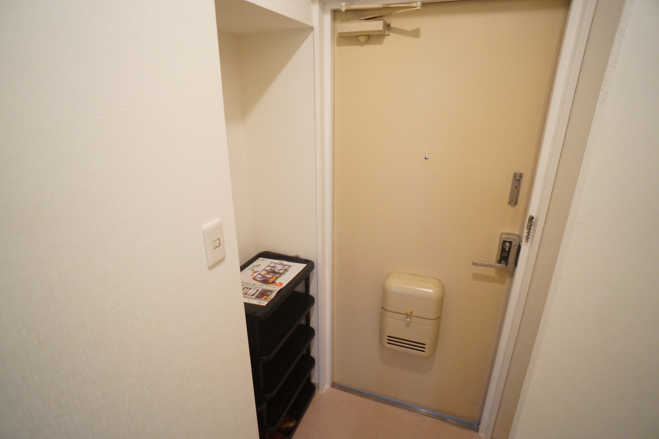 クレール秋篠の玄関