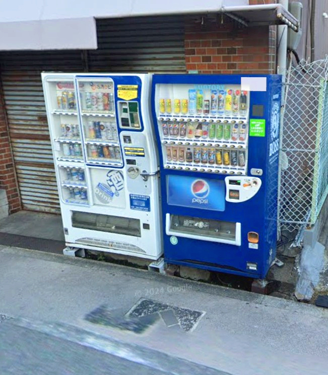 メゾンベストの周辺|前に自動販売機があります