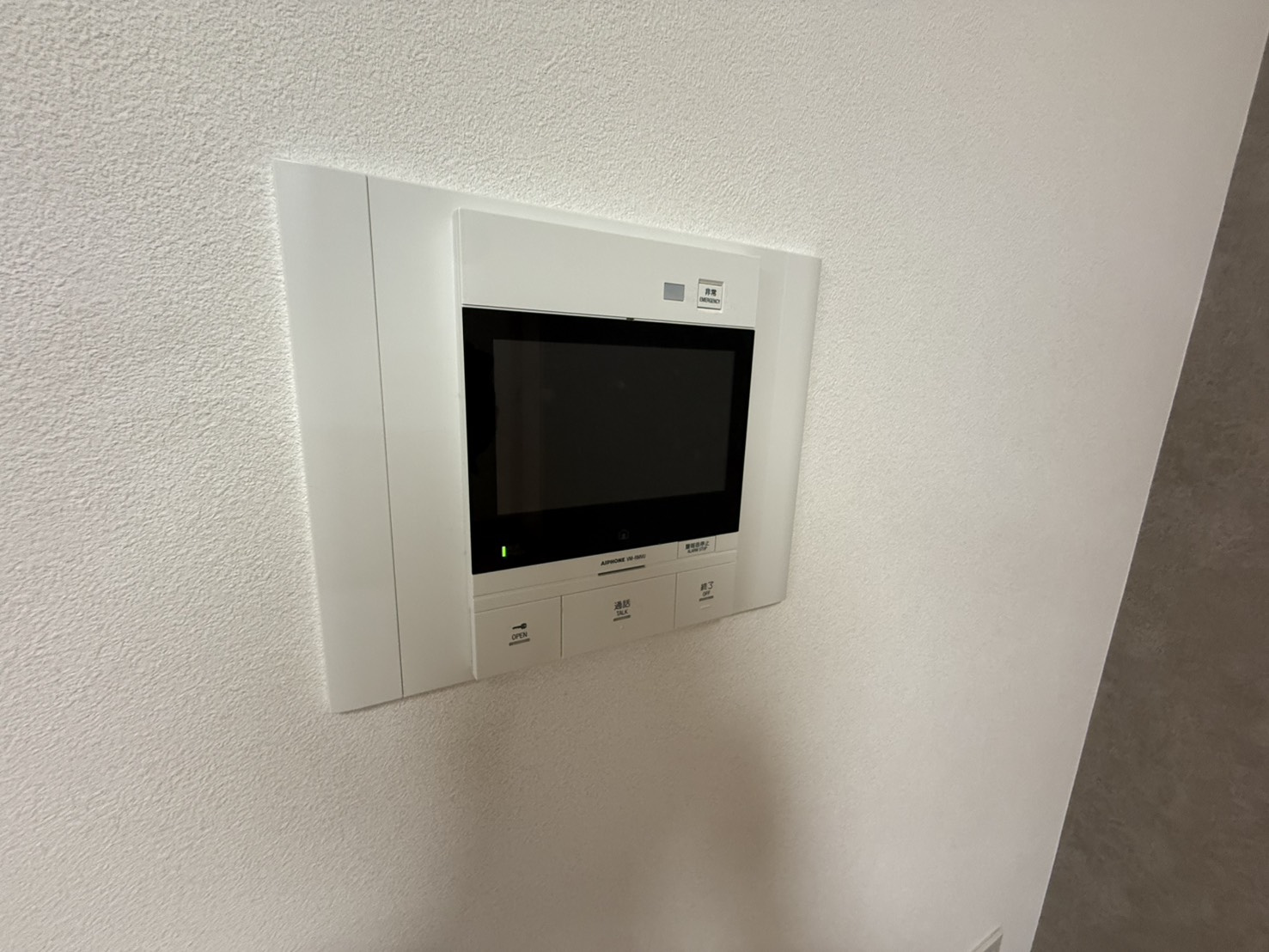 グラビスコート三条堺町のセキュリティ|L字型の使いやすいキッチンです