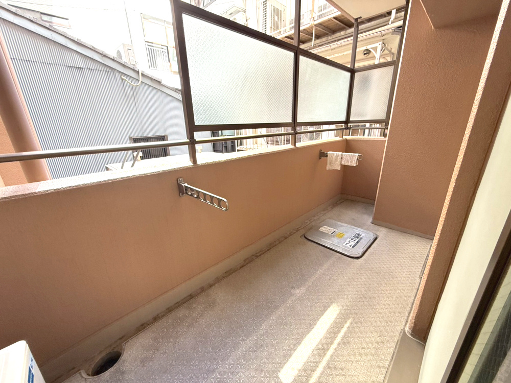 グラビスコート三条堺町のバルコニー