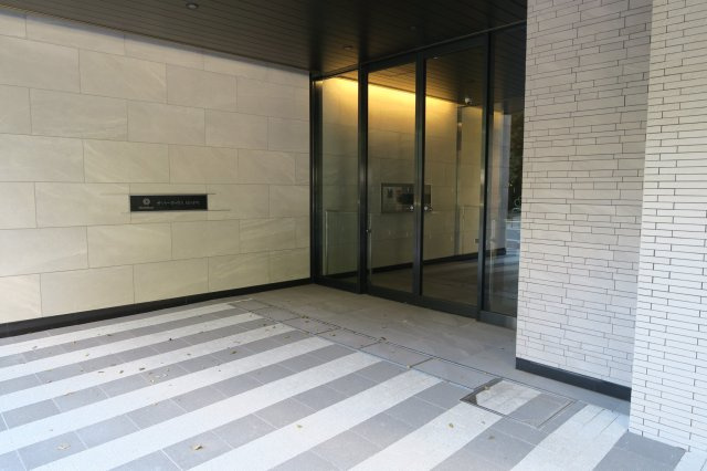 ザ・パークハウス川口本町のエントランス|別号室参考写真です。