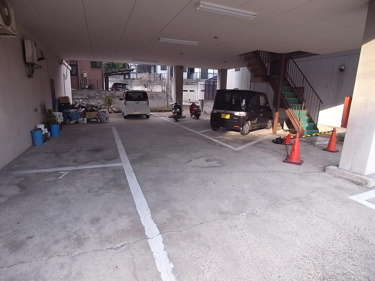 生駒ビルの駐車場