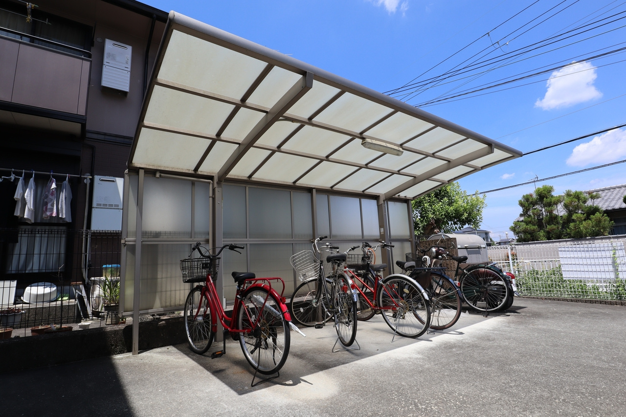 天理市前栽町のアパートのエントランス