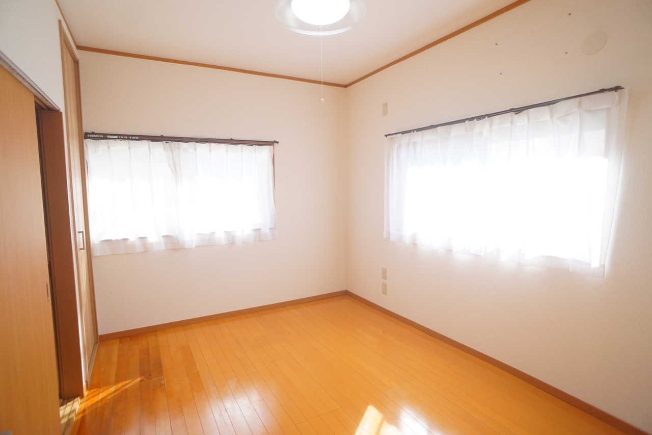 河合町穴闇戸建の洋室