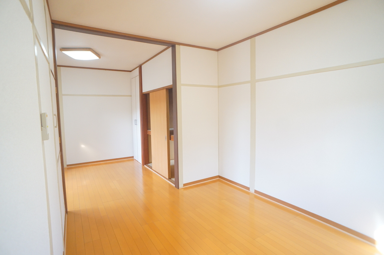 河合町穴闇戸建の洋室