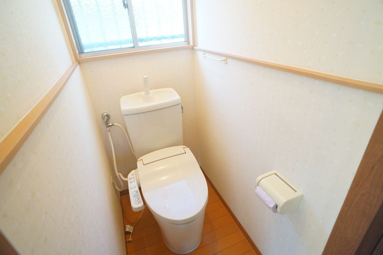 河合町穴闇戸建のトイレ