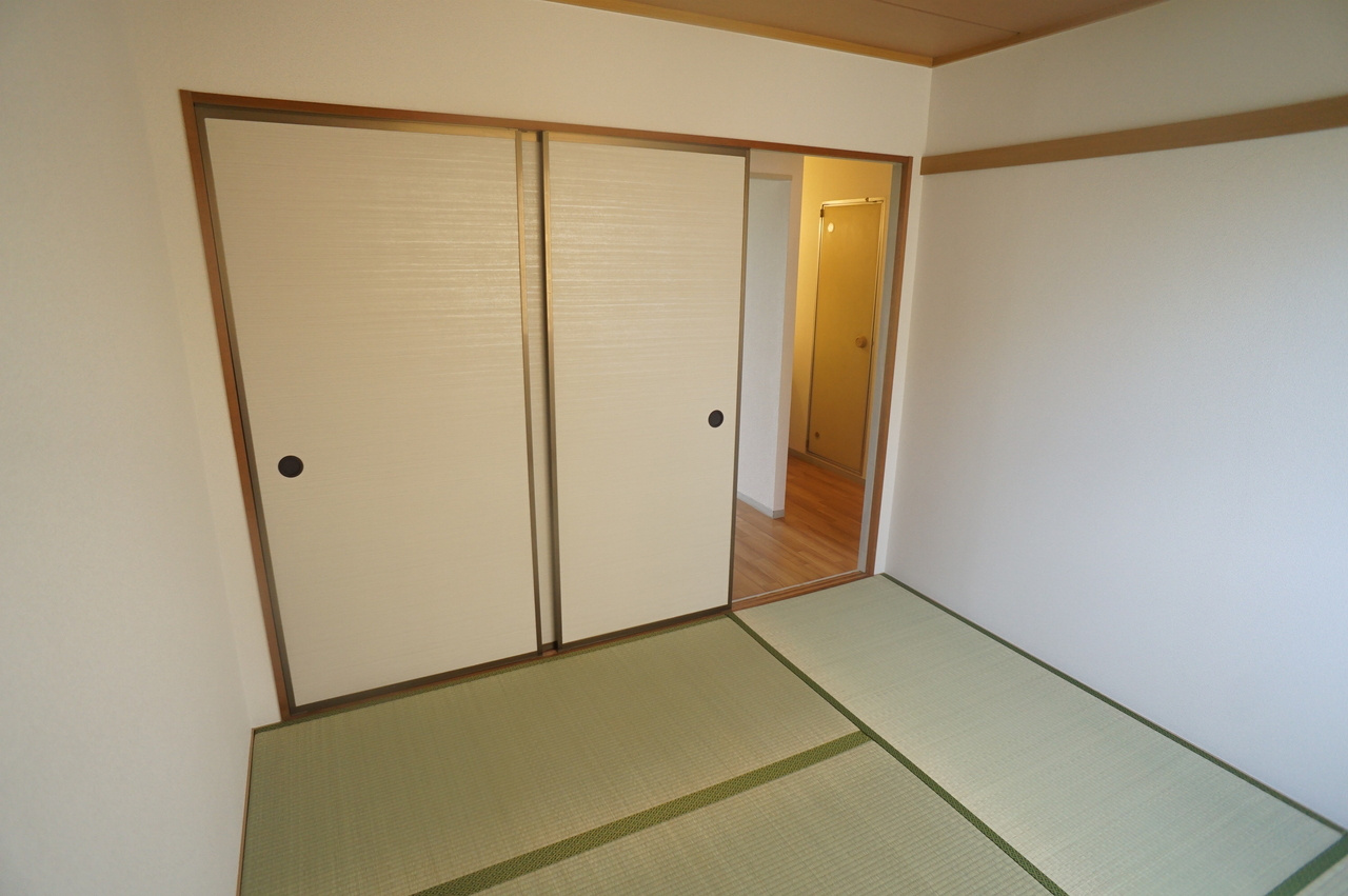 ハイツイヨマタの和室