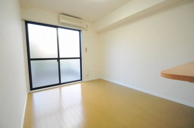 レオパレス翔（ショウ）の居間・リビング|お部屋によって設備が異なる場合がございます