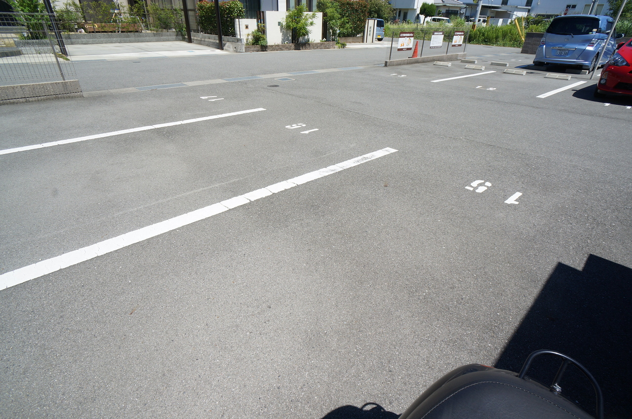 エスポワールＢの駐車場