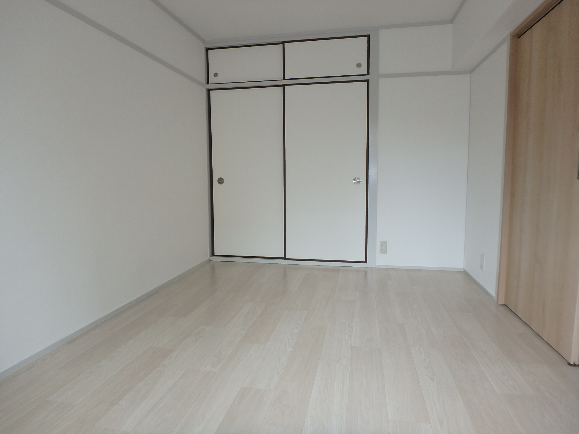 サニーライフ住吉の洋室