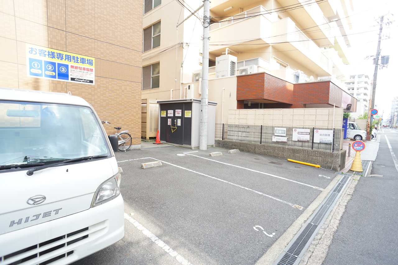 グリーンフィール大宮の駐車場
