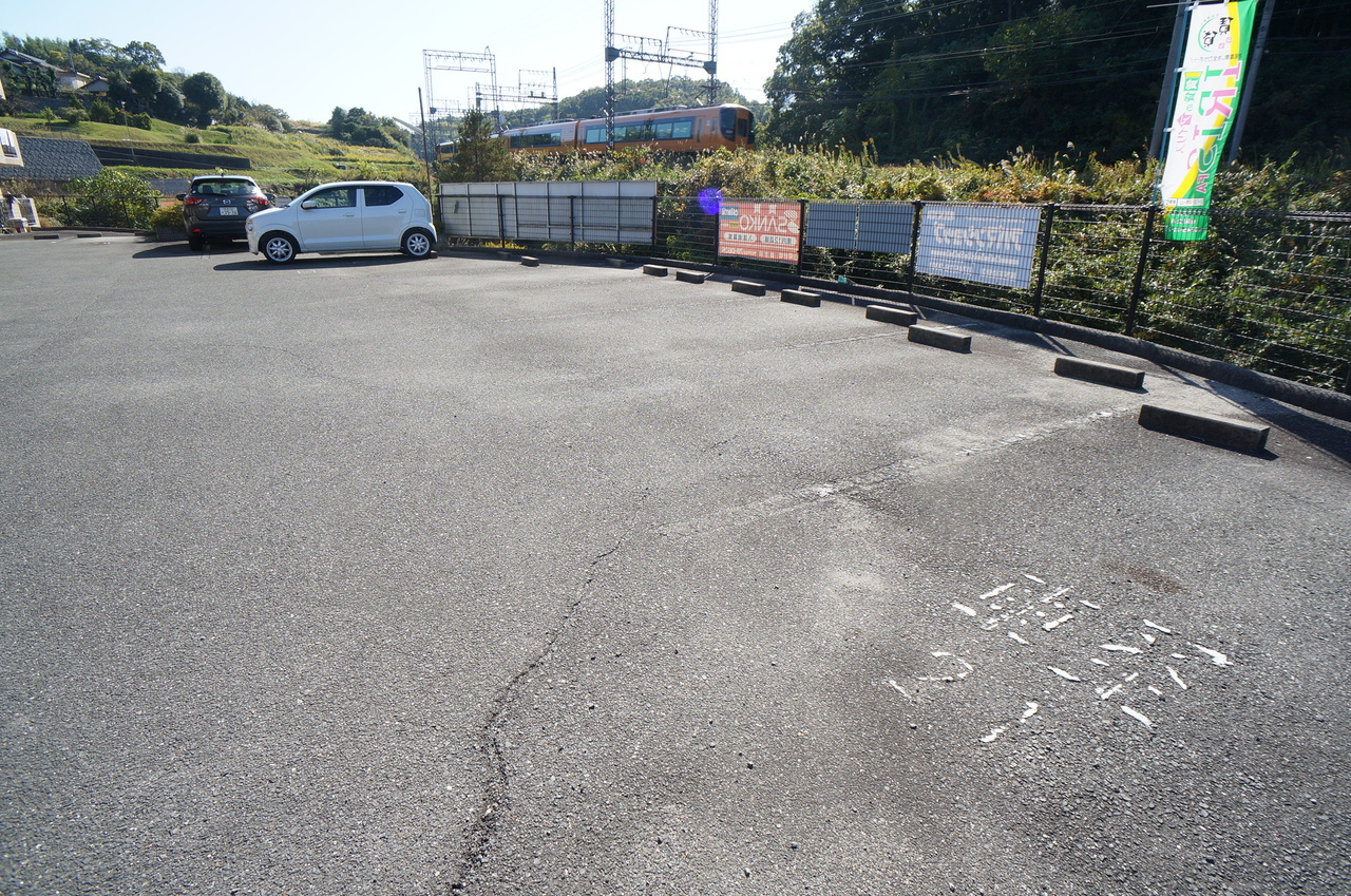 ラ・シェーヌの駐車場