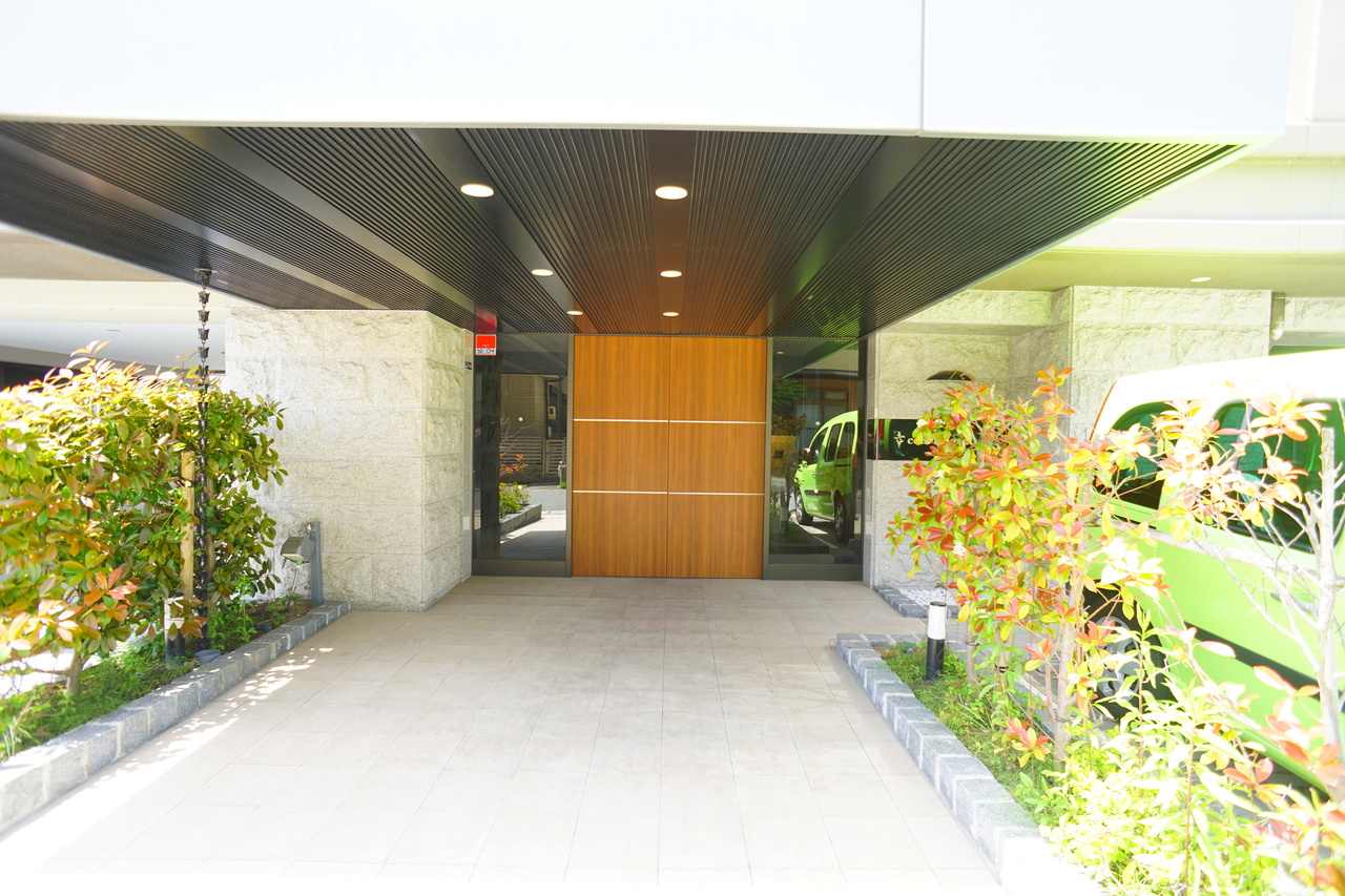 幸ｃｏｕｒｔ　ｎａｒａ　ｓａｎｊｏのエントランス
