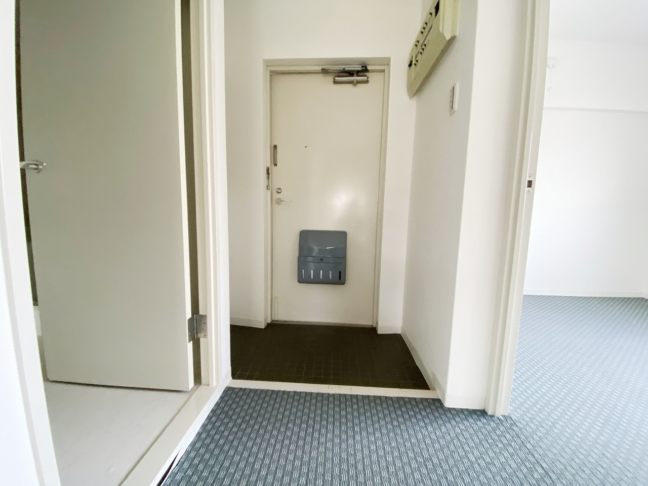 西浦和ガーデンの玄関|別号室の参考写真です。