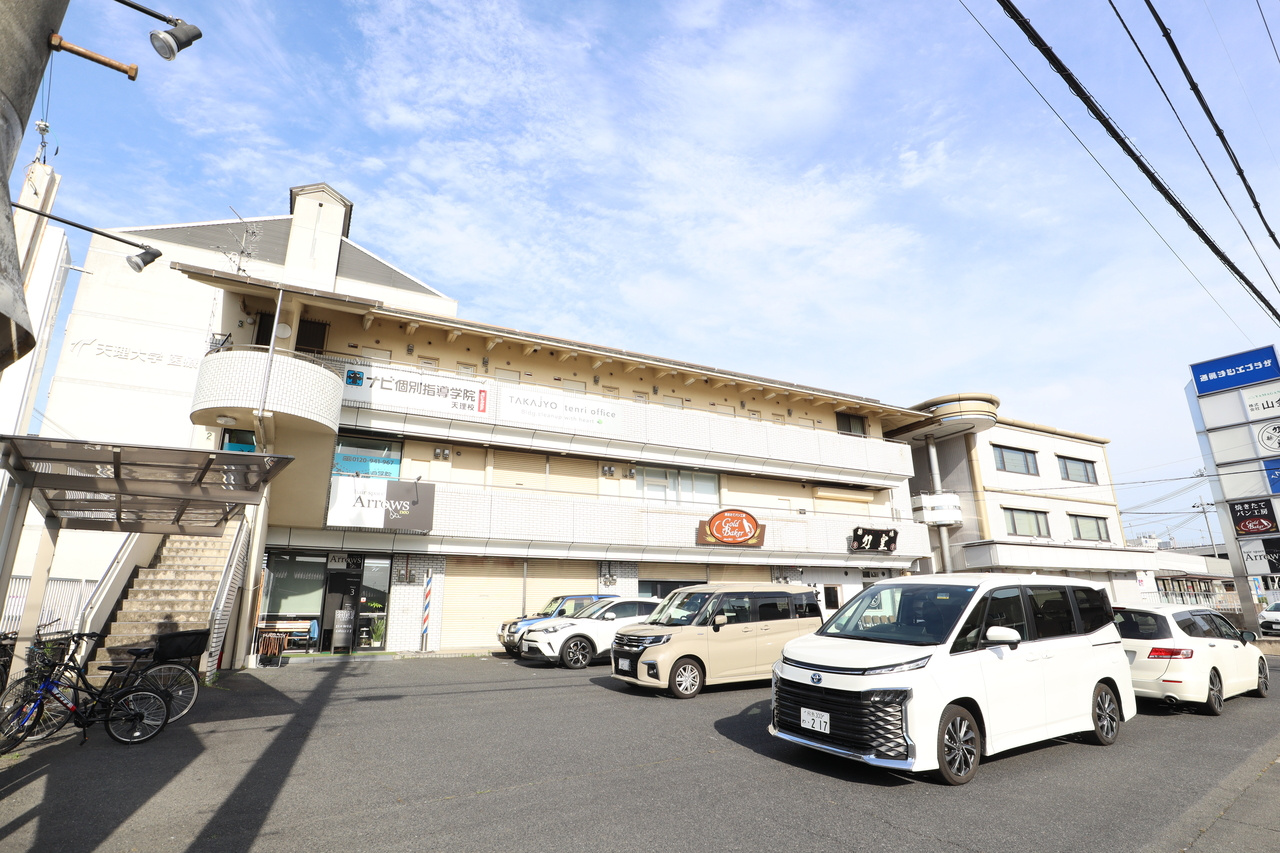 通眞ヨシエプラザの駐車場