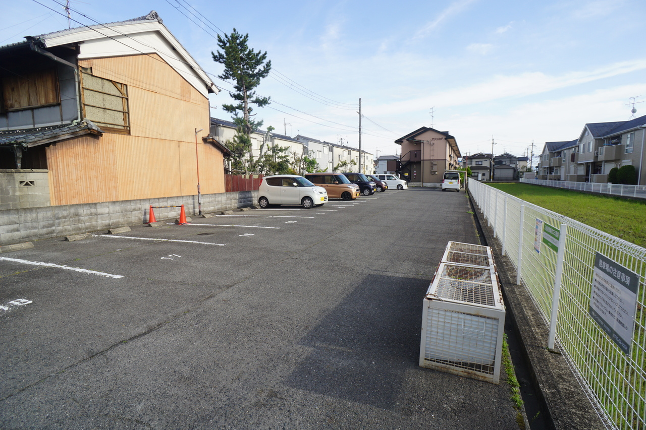 サンリッチの駐車場