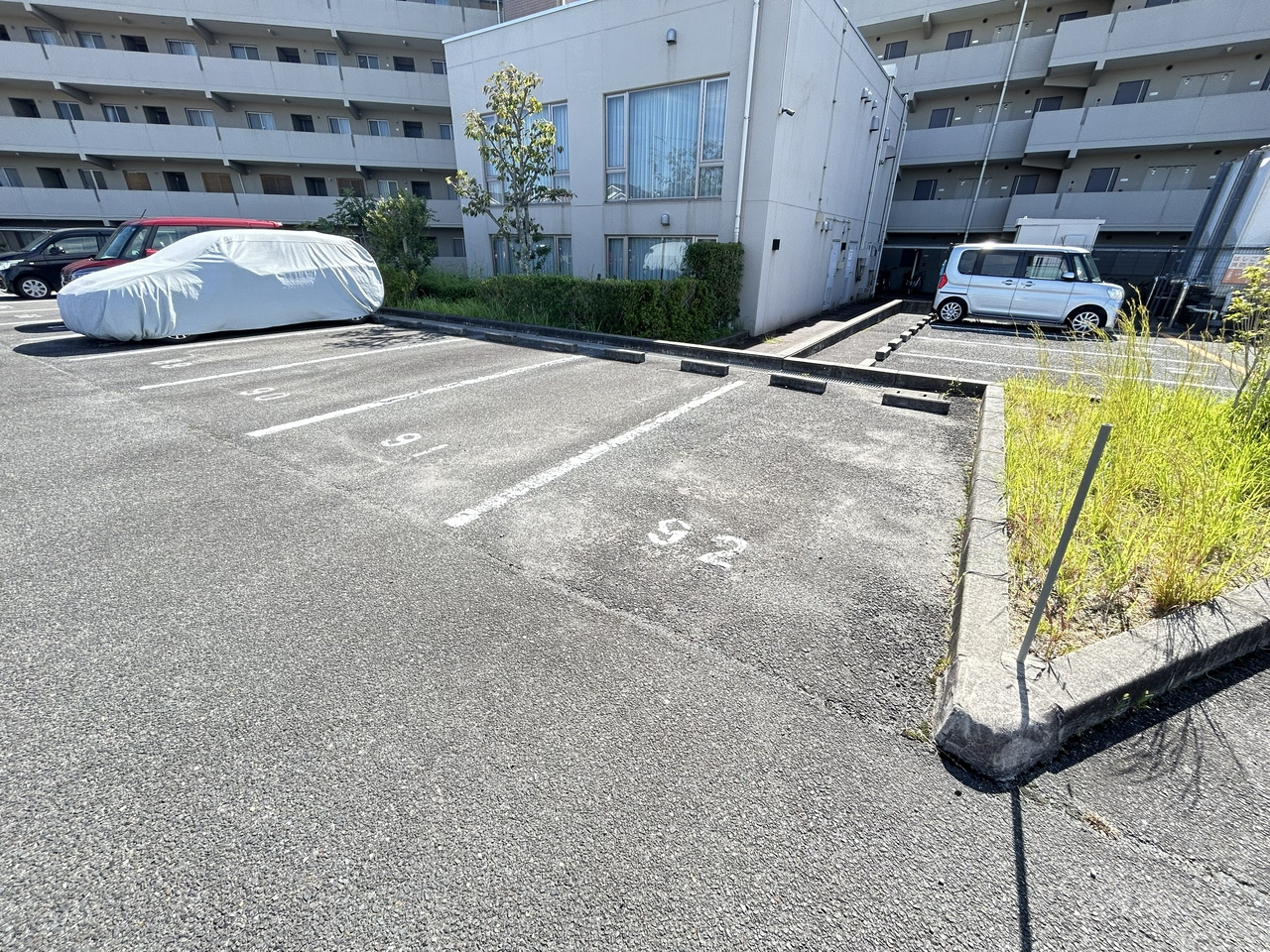 木津南パークサイドヴィレッヂの駐車場|カースペースがあります