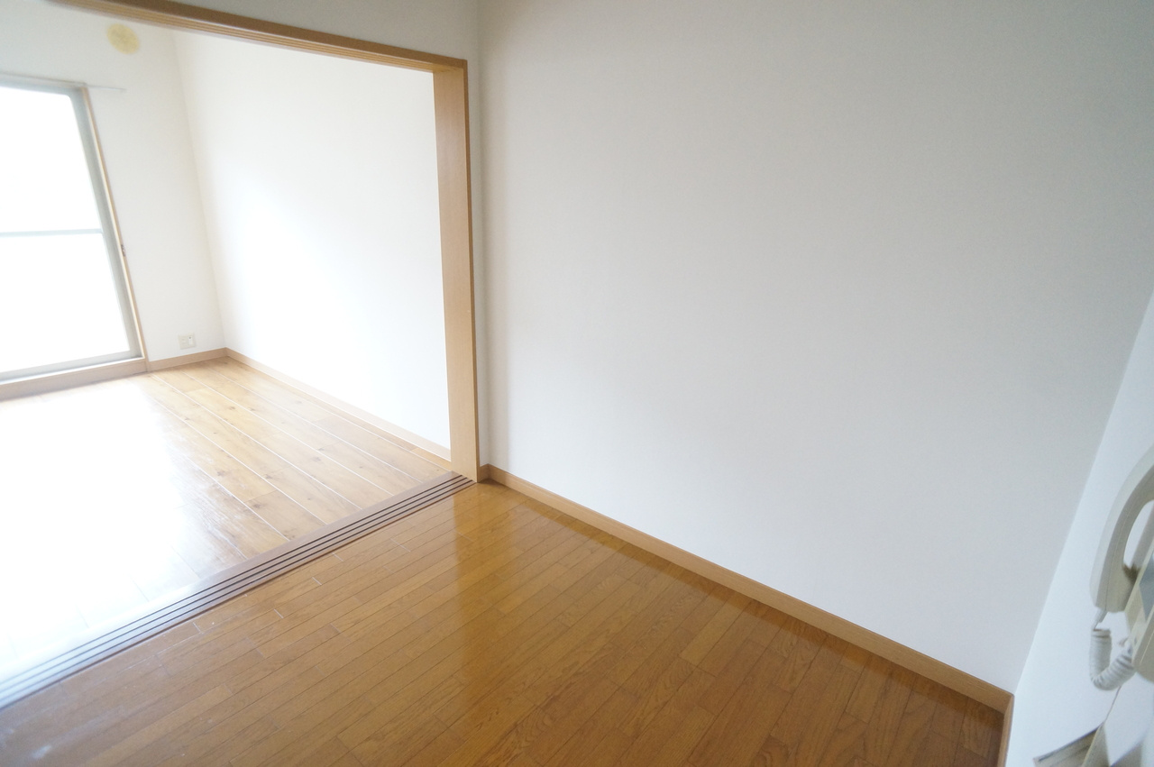 木津南パークサイドヴィレッヂの居間・リビング|家具の配置がしやすいお部屋です