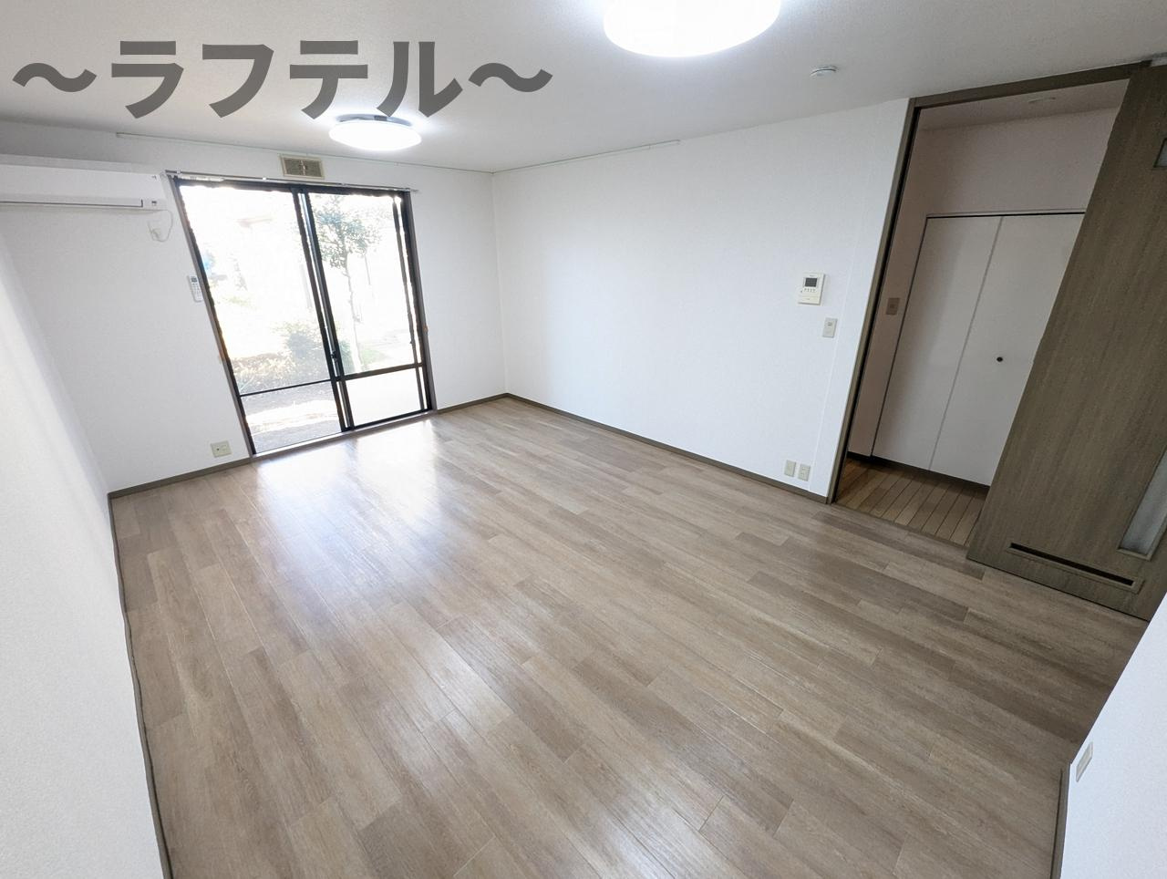 所沢市中富南２丁目のテラスの居間・リビング|別部屋イメージ写真