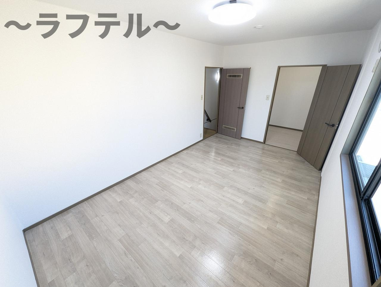 所沢市中富南２丁目のテラスの居間・リビング|別部屋イメージ写真