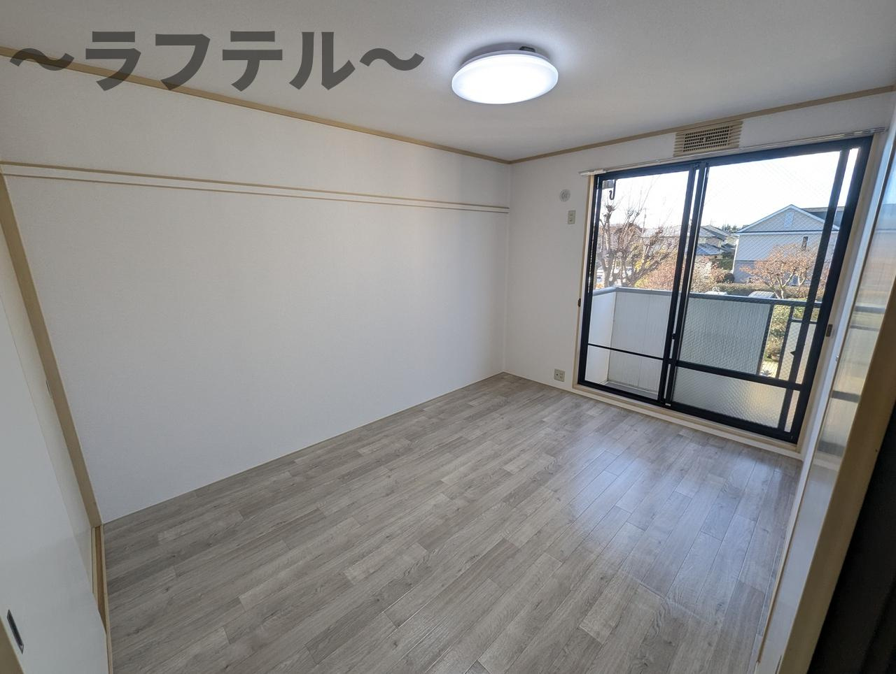 所沢市中富南２丁目のテラスの居間・リビング|別部屋イメージ写真