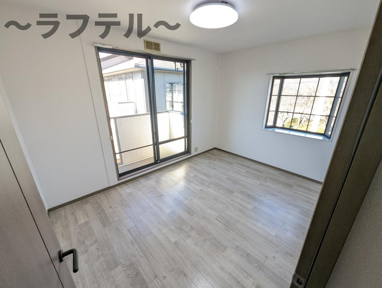 所沢市中富南２丁目のテラスの居間・リビング|別部屋イメージ写真