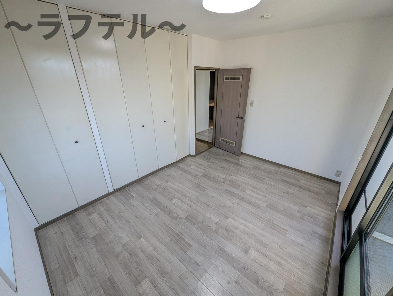 所沢市中富南２丁目のテラスの居間・リビング|別部屋イメージ写真