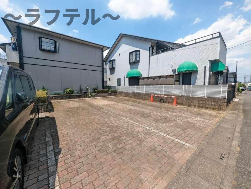 所沢市中富南２丁目のテラスの駐車場