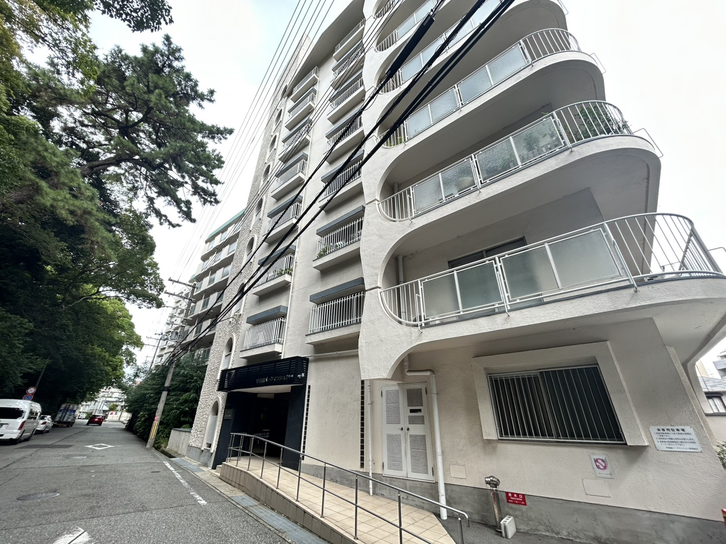 甲東園パークマンションの外観