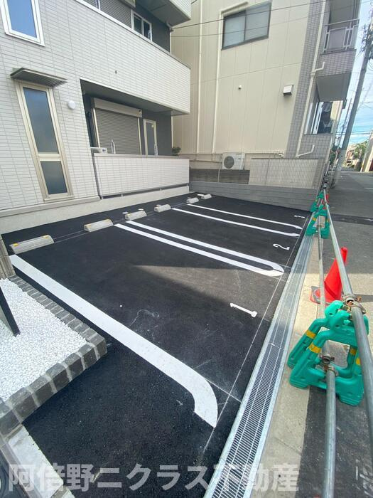 クラシスト北畠の駐車場