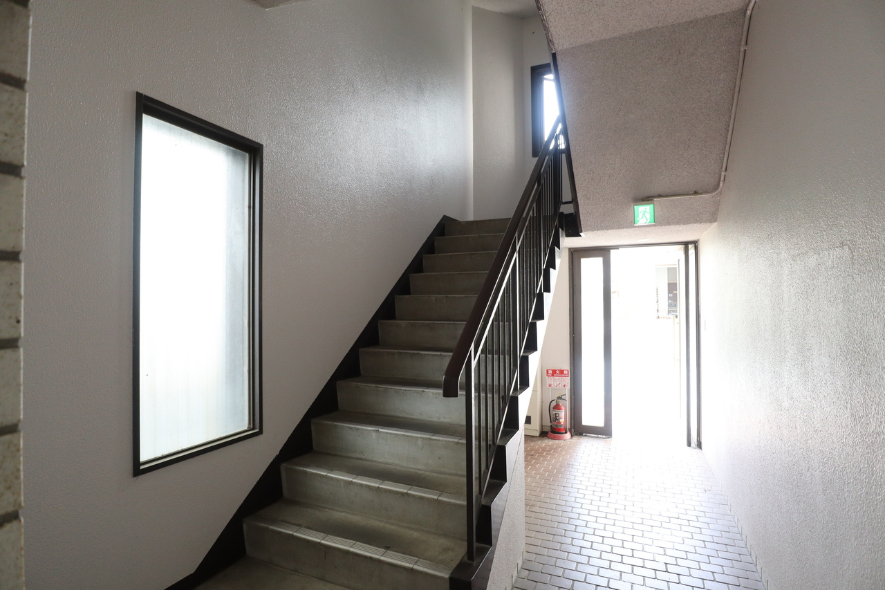 堀川ビルのエントランス