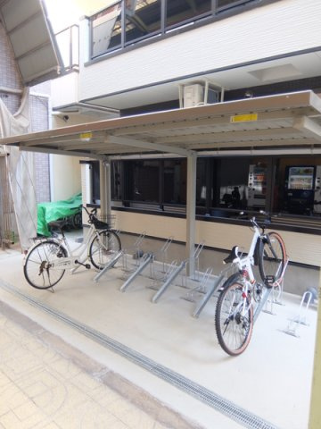 F mirai baumの駐車場