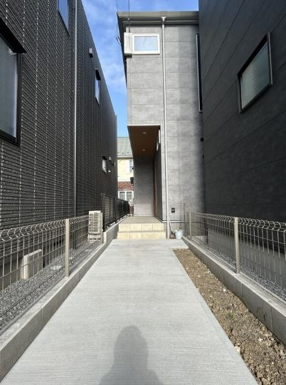 岸町6丁目戸建のエントランス