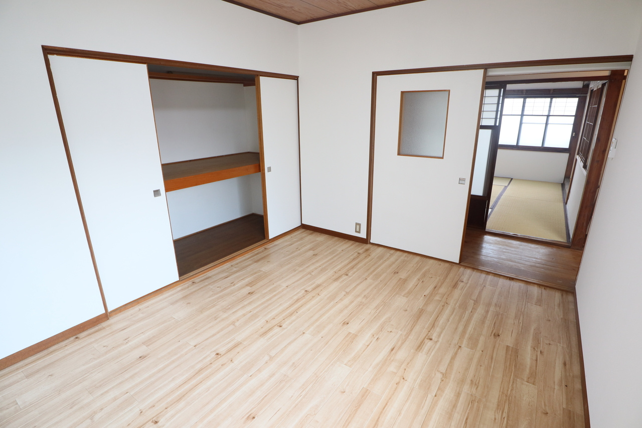 北新町貸家の洋室