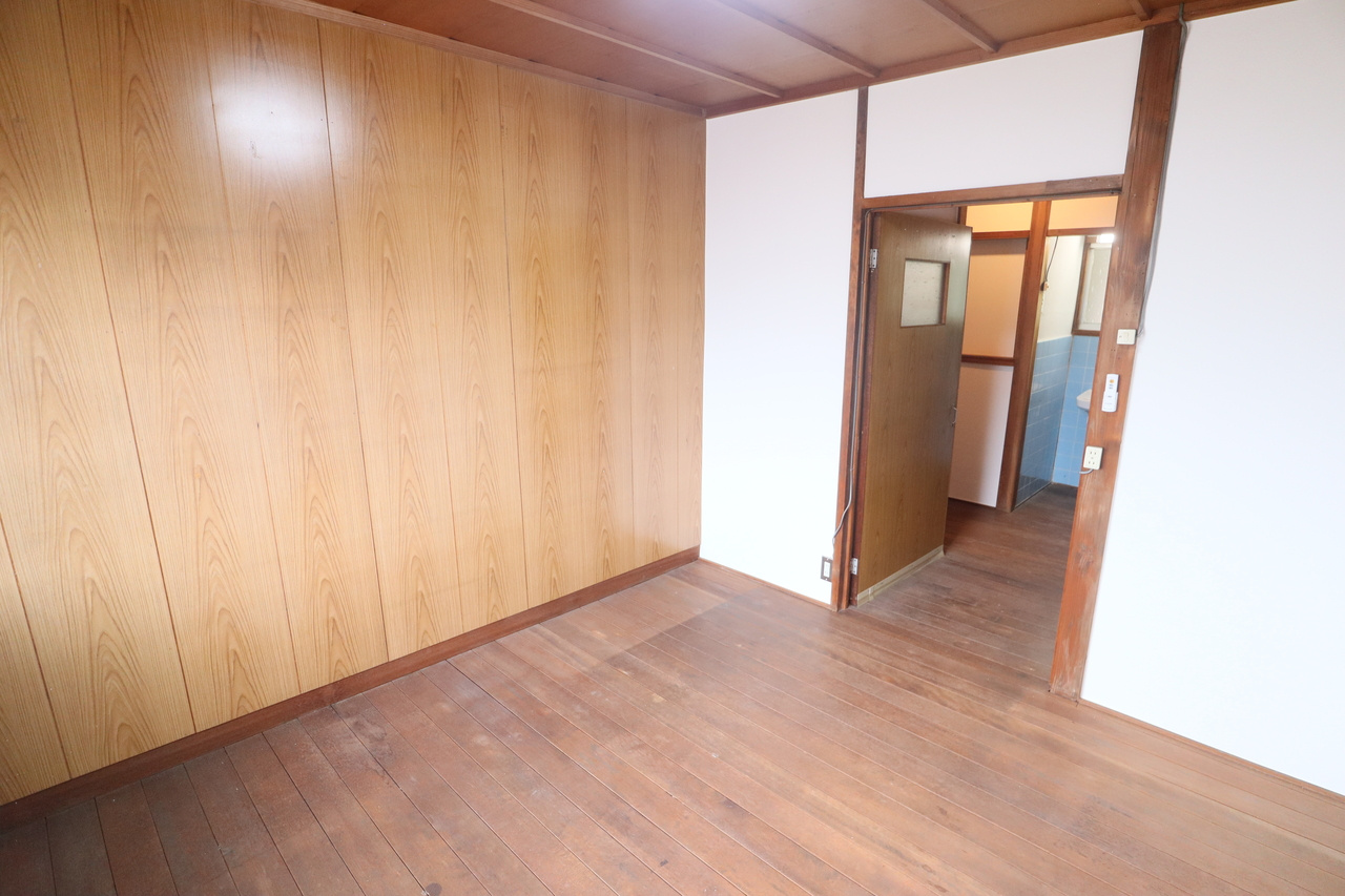 北新町貸家の洋室