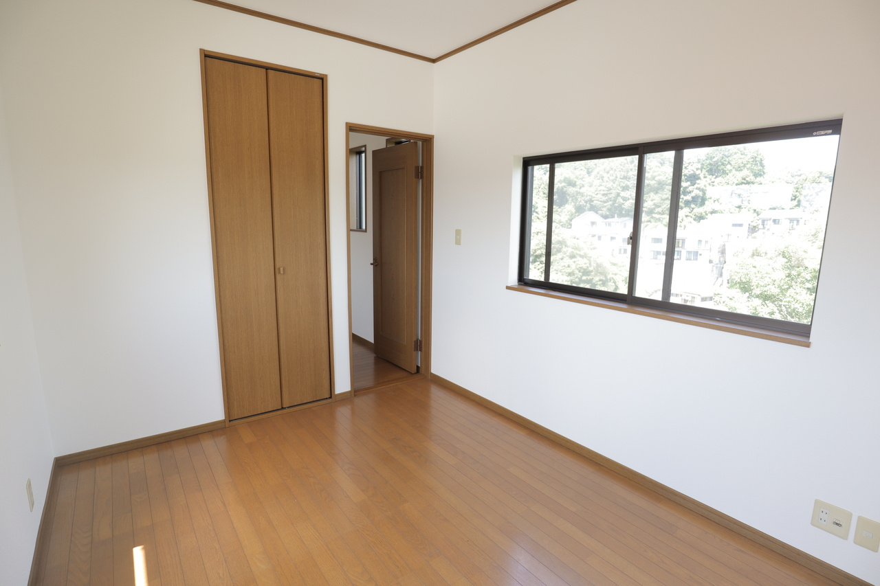 北新町戸建の洋室