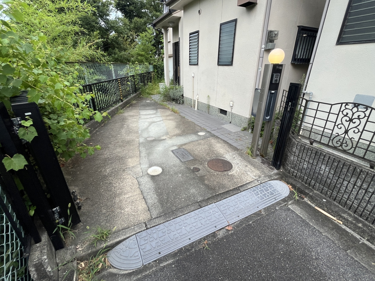北新町戸建の駐車場