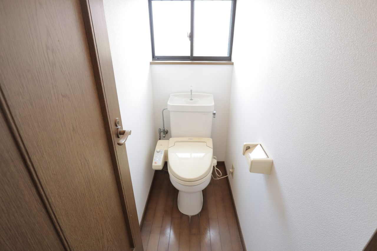 北新町戸建のトイレ