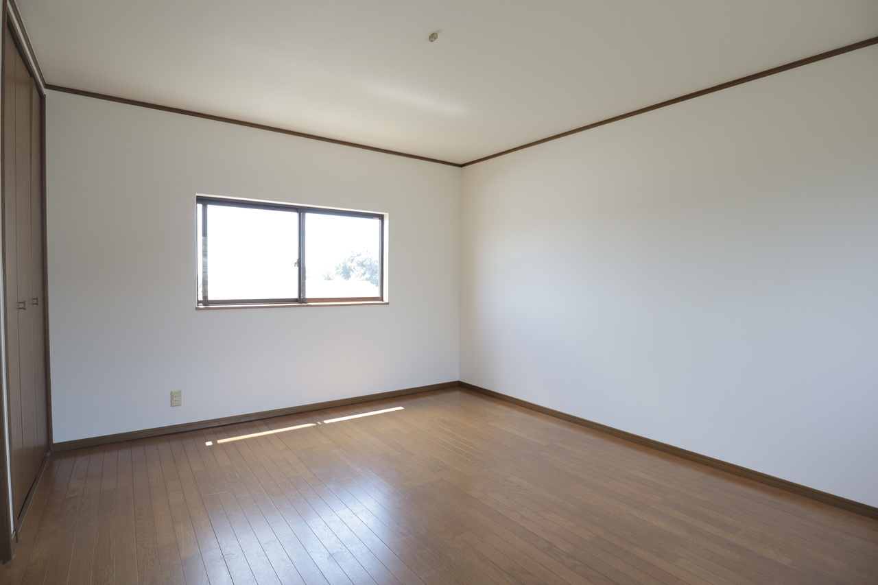 北新町戸建の洋室