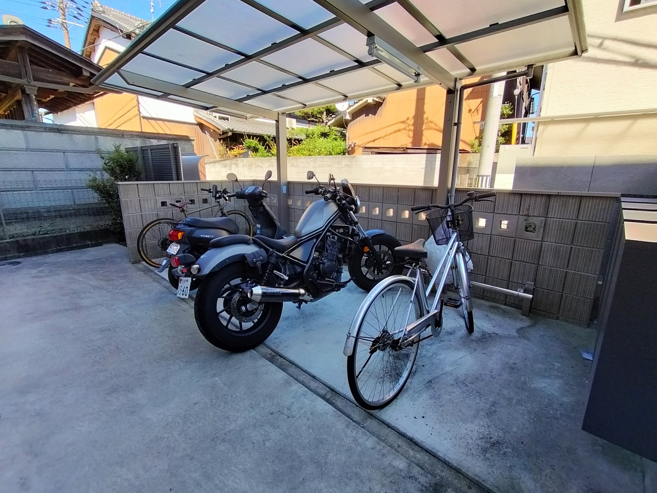 アベニールの駐車場
