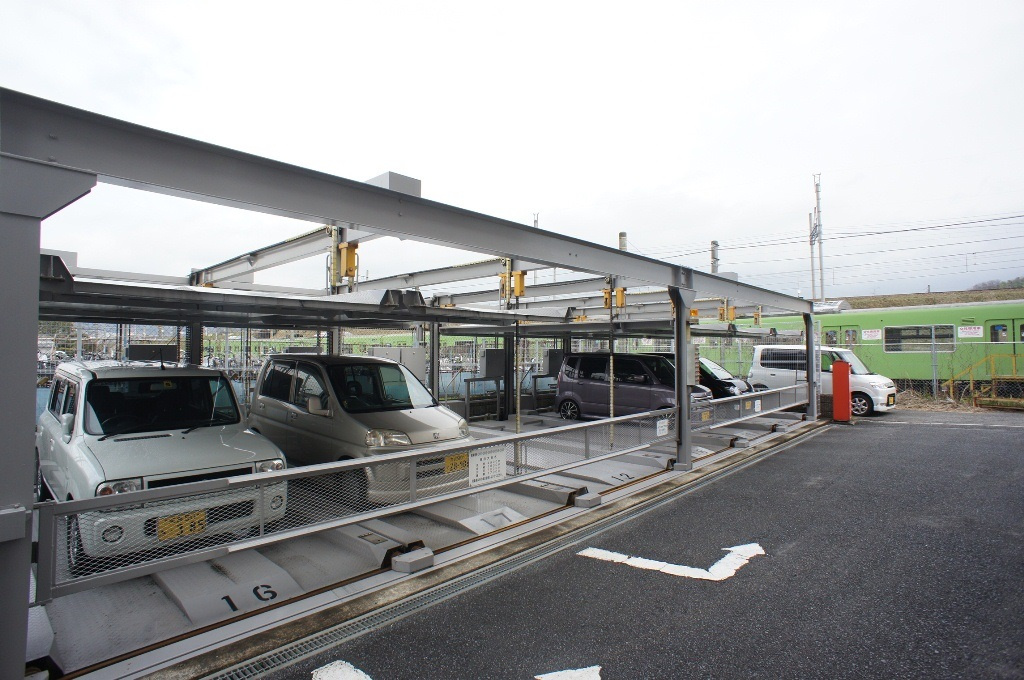アドレ壱番館の駐車場