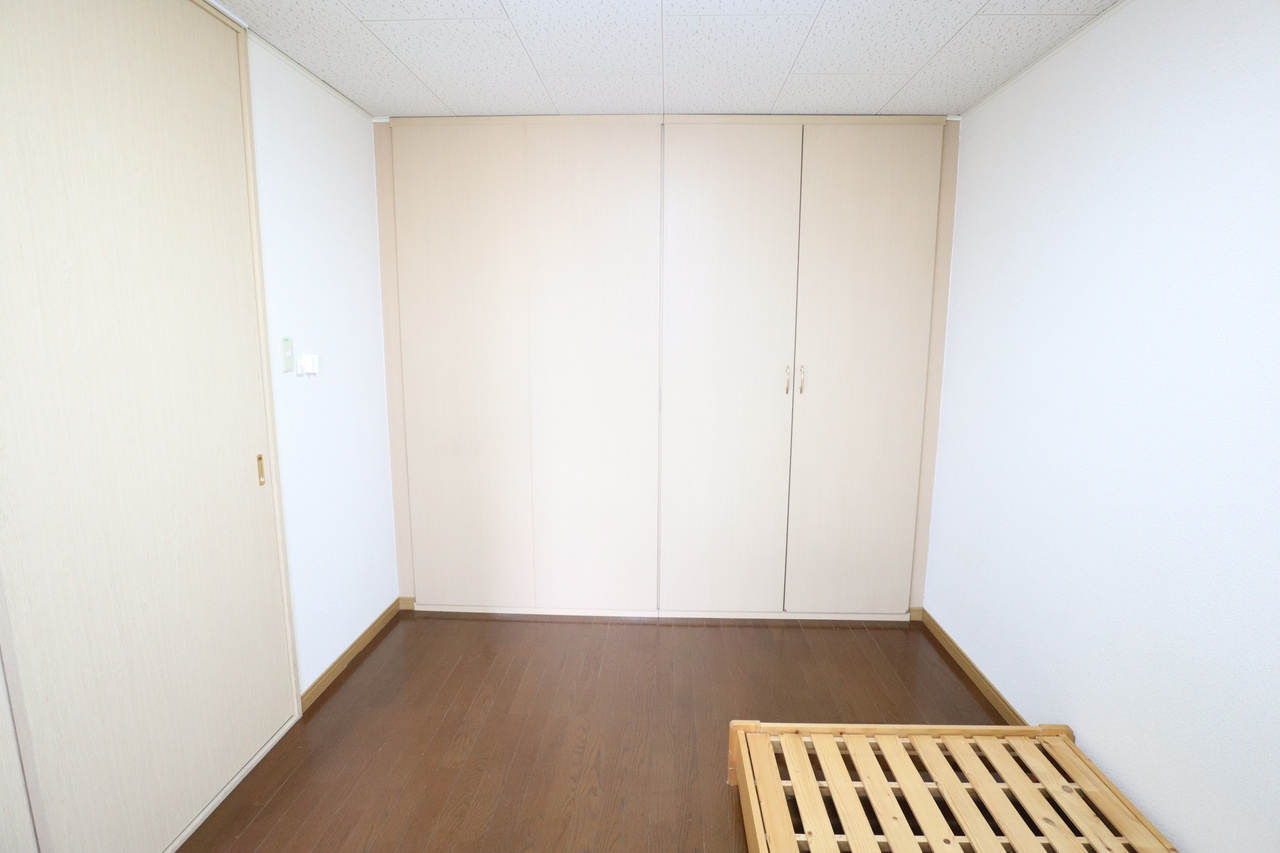 レオパレス浪漫（ロマン）の洋室