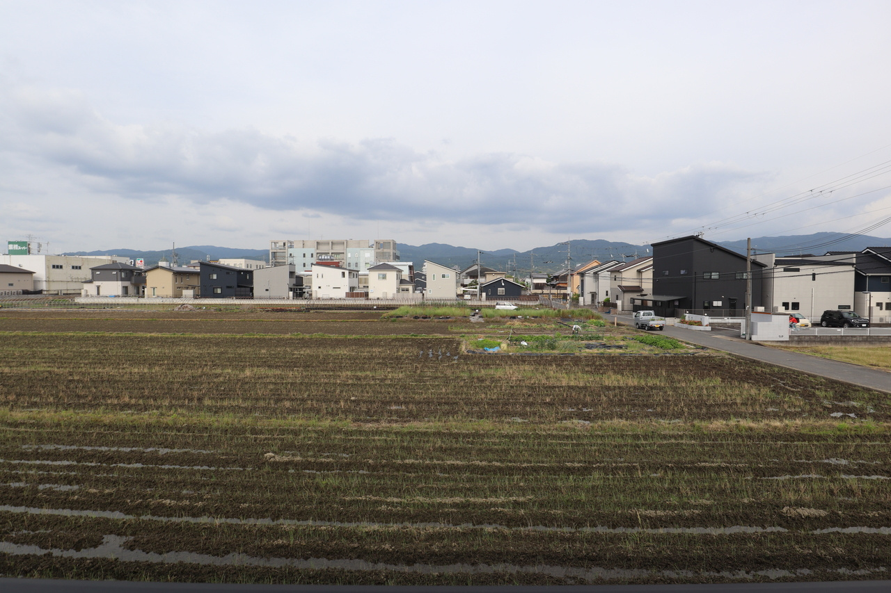 レオパレス浪漫（ロマン）の駐車場