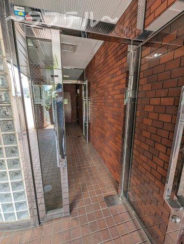所沢市金山町の賃貸マンションのエントランス