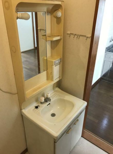 グリーンウッドAの独立洗面台|別号室参考写真です。