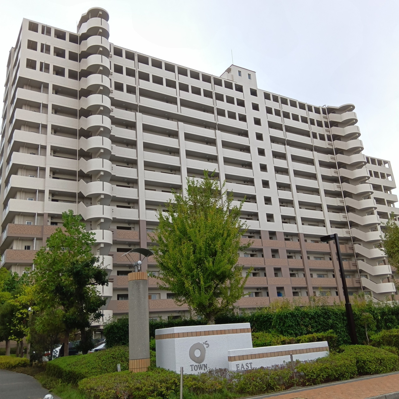 オーズタウンイーストスクエアⅠ番館の外観