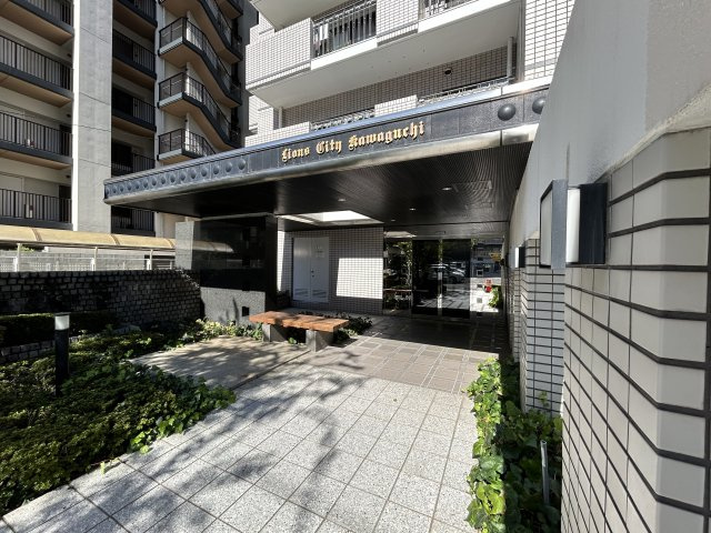 ライオンズシティ川口のエントランス