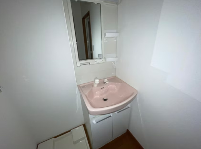 永久の洗面所|内装は別部屋の参考写真です。